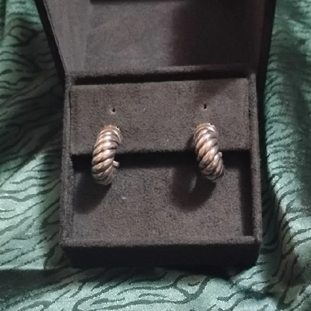 David Yurman Silver Twisted Earrings Shrimp Huggie Style With Box